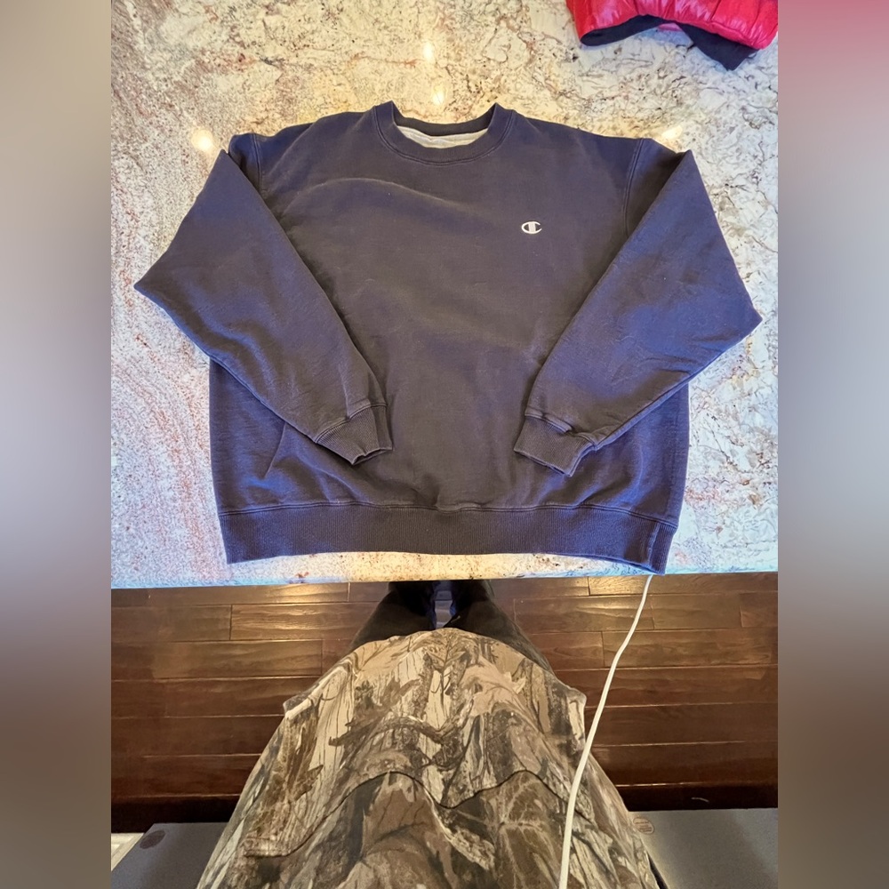 Over Sized Navy Blue CHAMPION Crewneck
Size:XXL